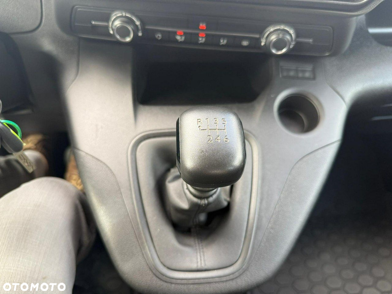 Peugeot Rifter - 17