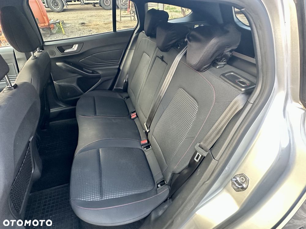 Ford Focus 2.0 EcoBlue STart-Stopp-System ST-LINE - 12