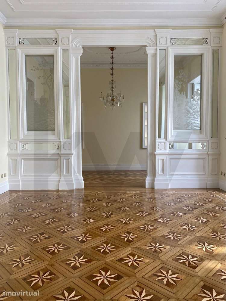 Elegância intemporal e luz única no coração do príncipe Real - Grande imagem: 2/16