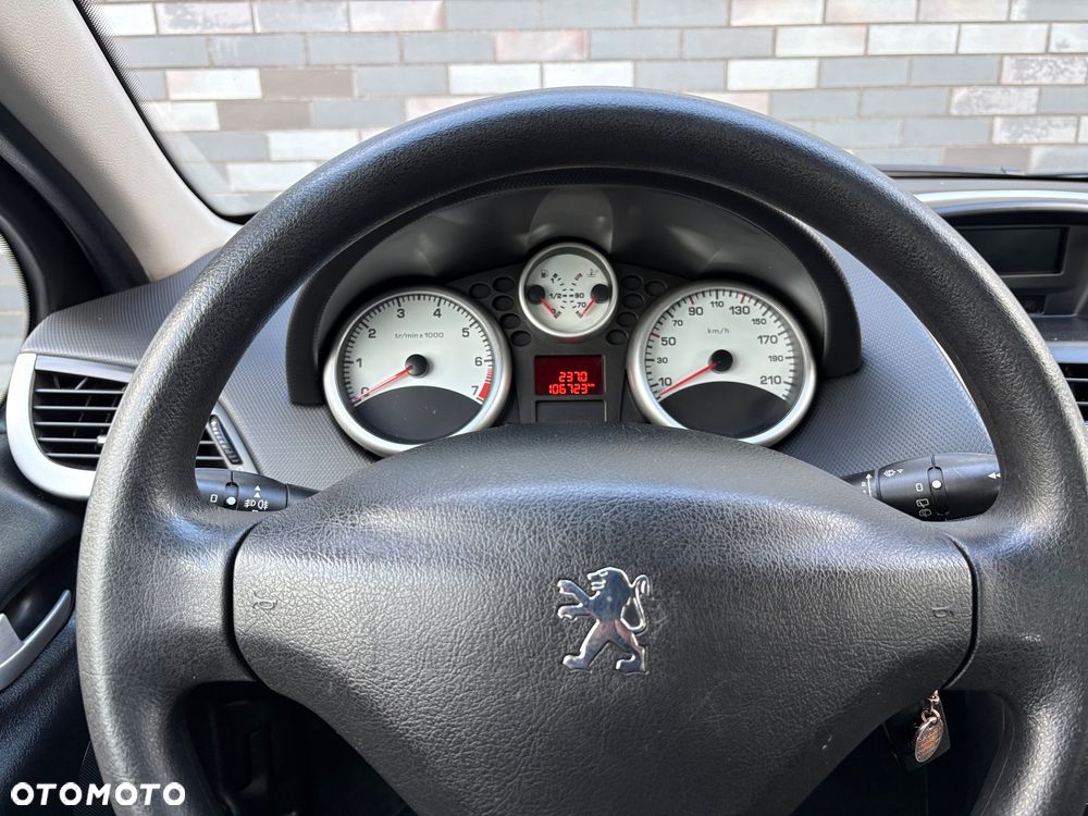 Peugeot 207 1.4 16V Trendy - 11