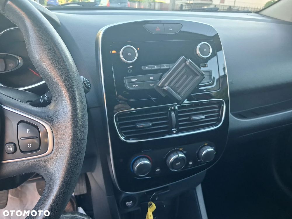 Renault Clio 1.2 16V 75 LIMITED - 15