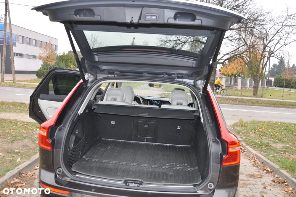 Volvo XC 60 T8 AWD Recharge Polestar Engineered - 18