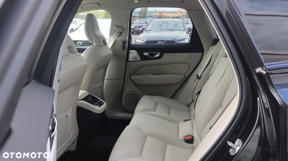 Volvo XC 60 B5 B AWD Ultra Dark - 15