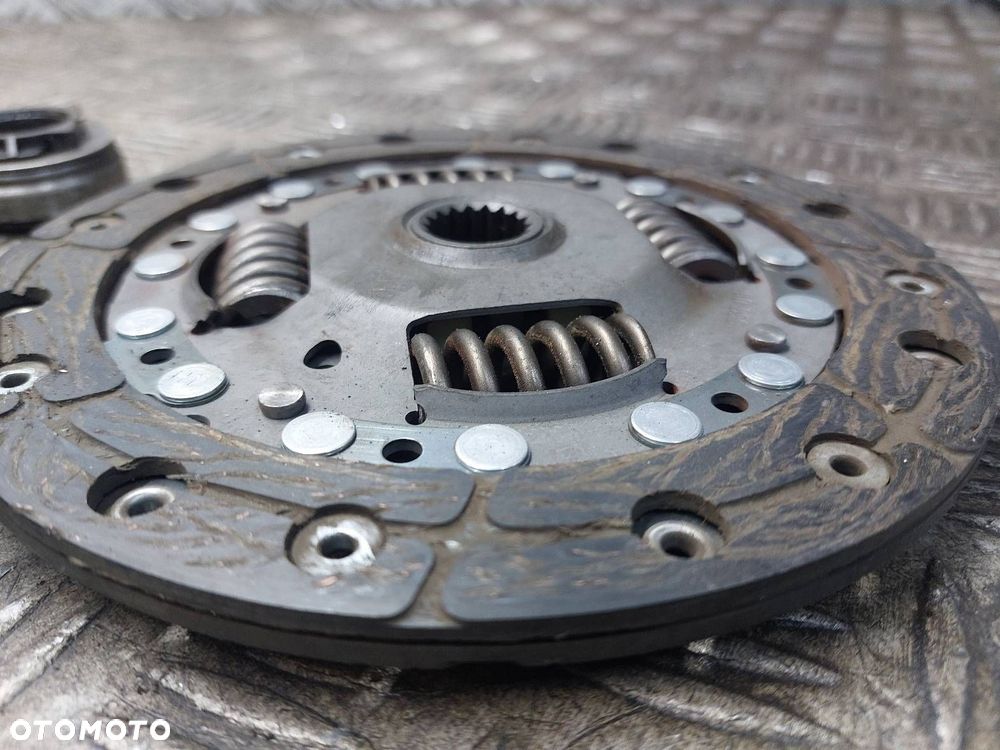 SPRZĘGŁO TARCZA + DOCISK + ŁOŻYSKO OPOROWE CITROEN C3 I 1.1 8V - 7