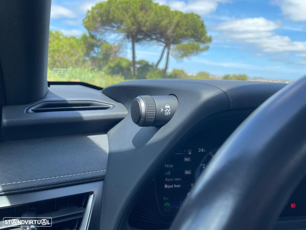 Lexus UX 250h Sport (Ecrã 12.3) - 27