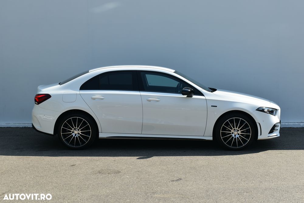 Mercedes-Benz A 250 e 8G-DCT AMG Line - 11