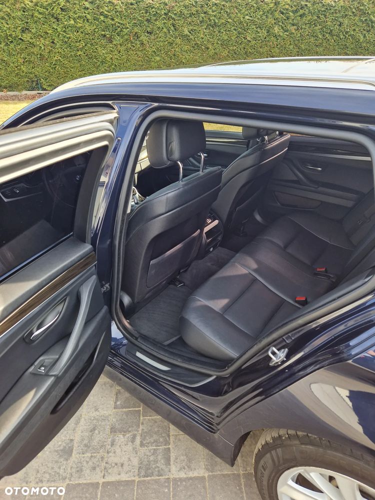 BMW Seria 5 525d xDrive Sport-Aut - 9