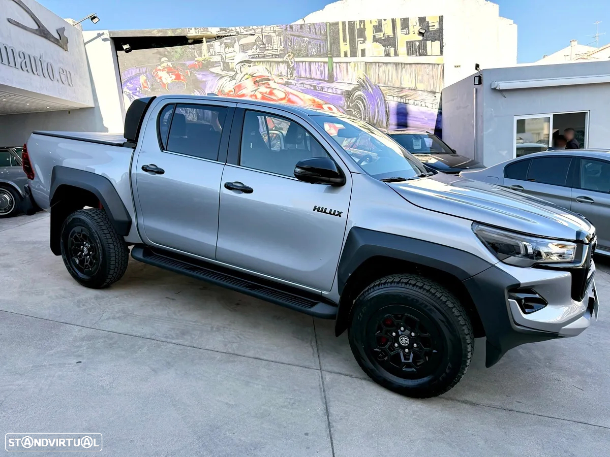 Toyota Hilux 2.8 D-4D 4WD GR Sport - 2