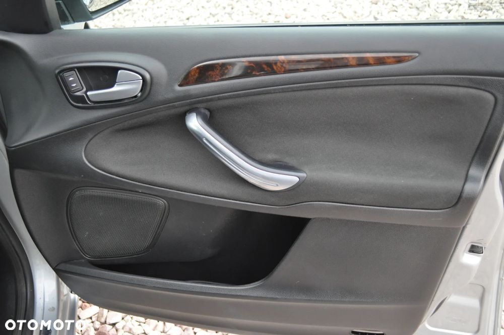 Ford Galaxy 2.0 TDCi Ghia - 32