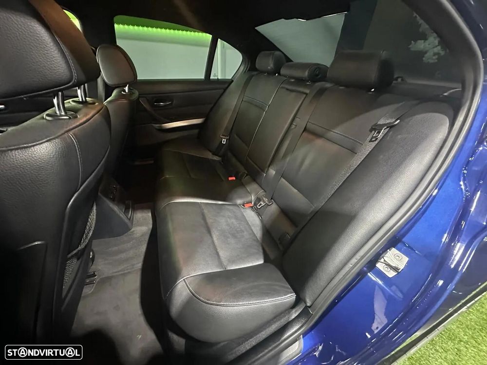 BMW 318 d Pack M - 31