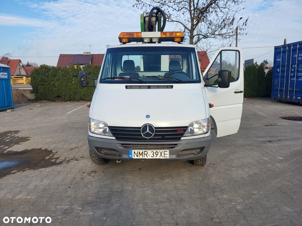 Mercedes-Benz 208D - 4