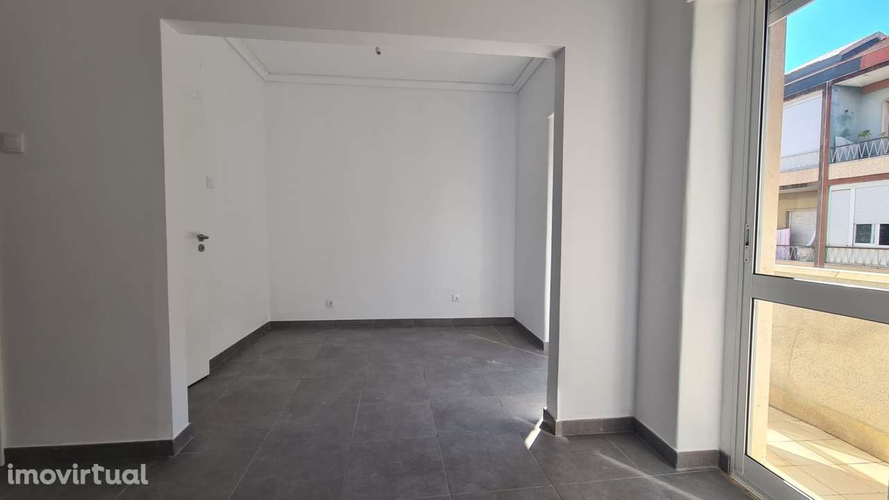 T1 para Arrendamento na Buraca - Grande imagem: 2/13