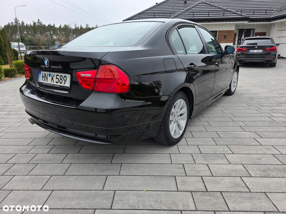 BMW Seria 3 318d DPF Edition Sport - 11