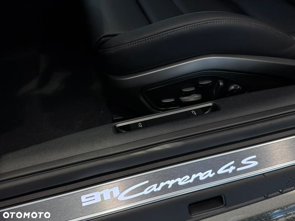Porsche 911 Carrera 4S - 13