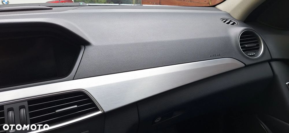 Mercedes-Benz Klasa C 180 CDI DPF (BlueEFFICIENCY) Avantgarde - 9