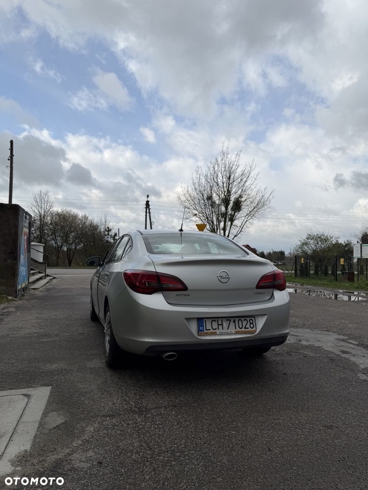 Opel Astra 1.4 T Essentia EU6 - 9