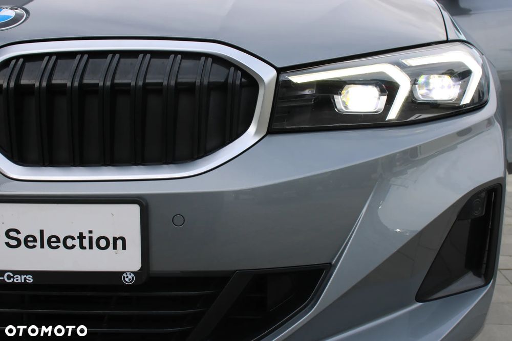 BMW Seria 3 320d xDrive mHEV - 23