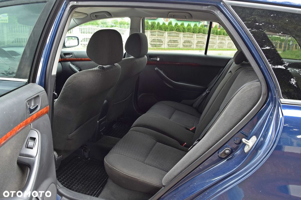 Toyota Avensis - 8