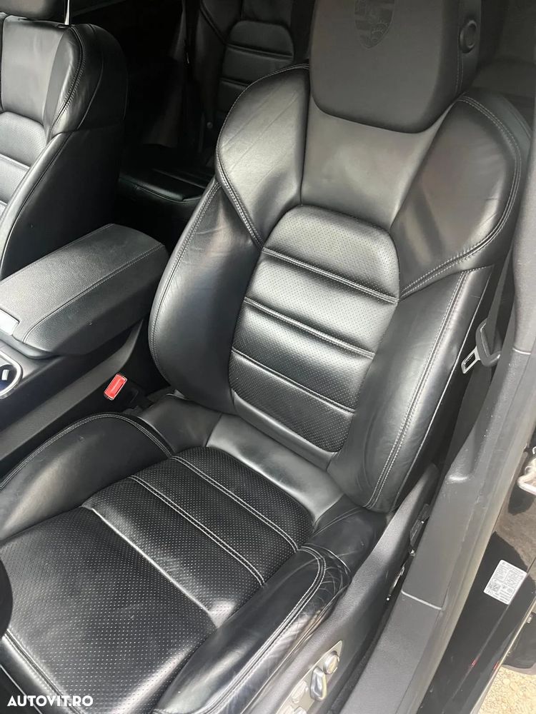 Porsche Cayenne 3.0 L - 3