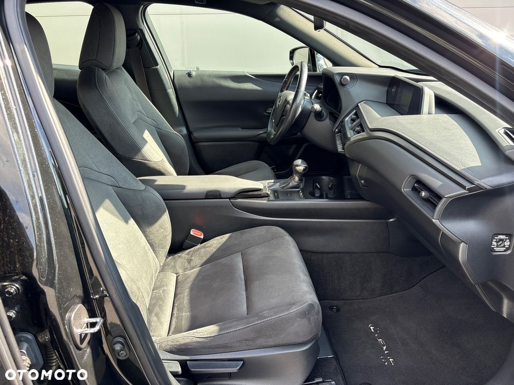 Lexus UX - 19