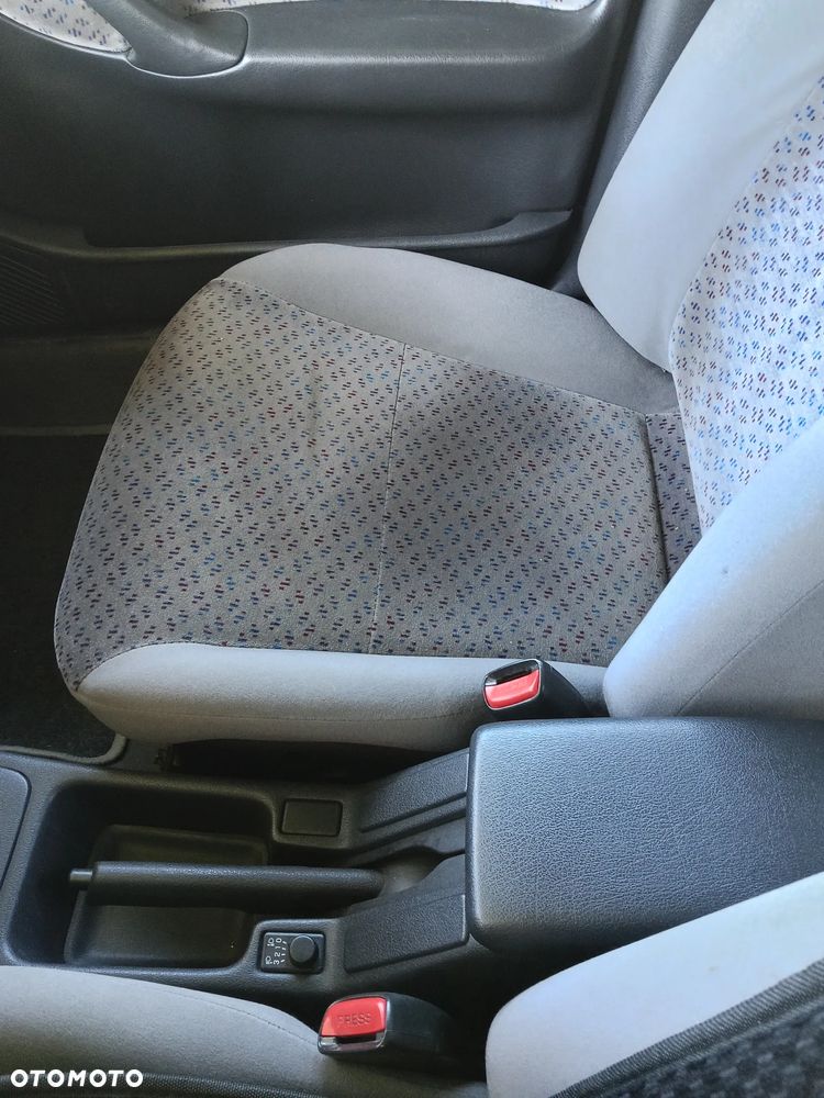 Nissan Primera - 6