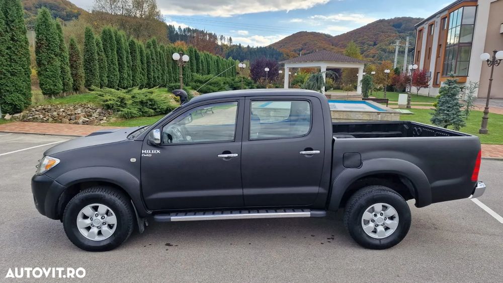 Toyota Hilux 4x4 Double Cab - 8
