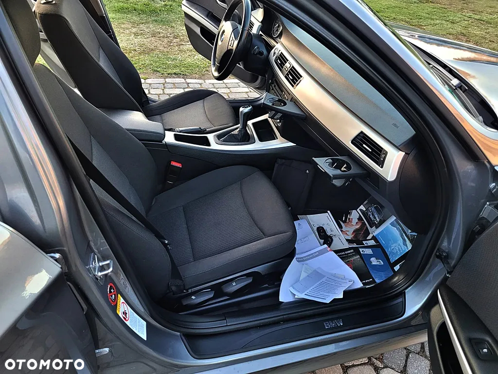 BMW Seria 3 320i - 17