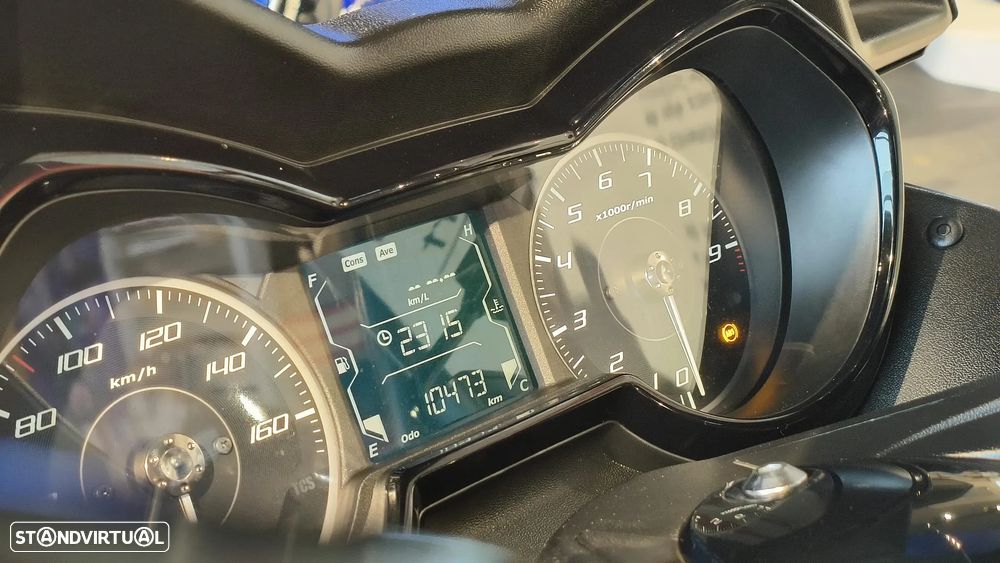Yamaha X-Max 300 - 11