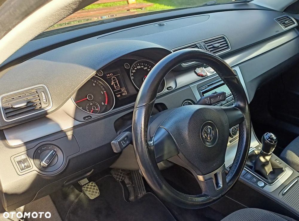 Volkswagen Passat 2.0 TDI Comfortline - 8