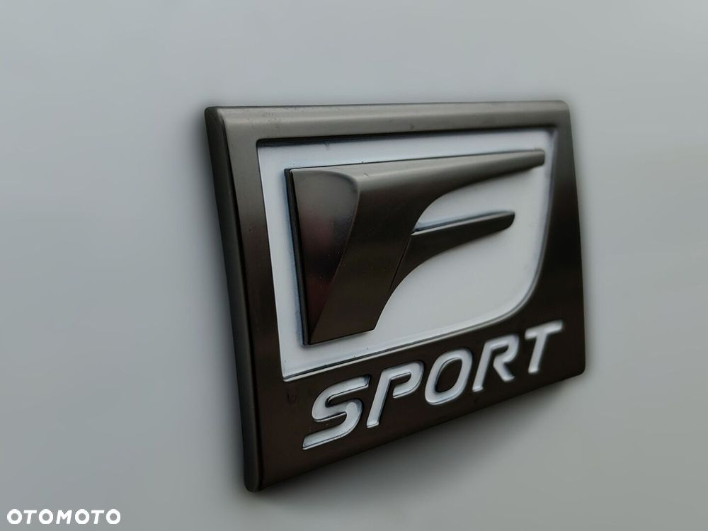 Lexus RC 200t / 300 F Sport - 33