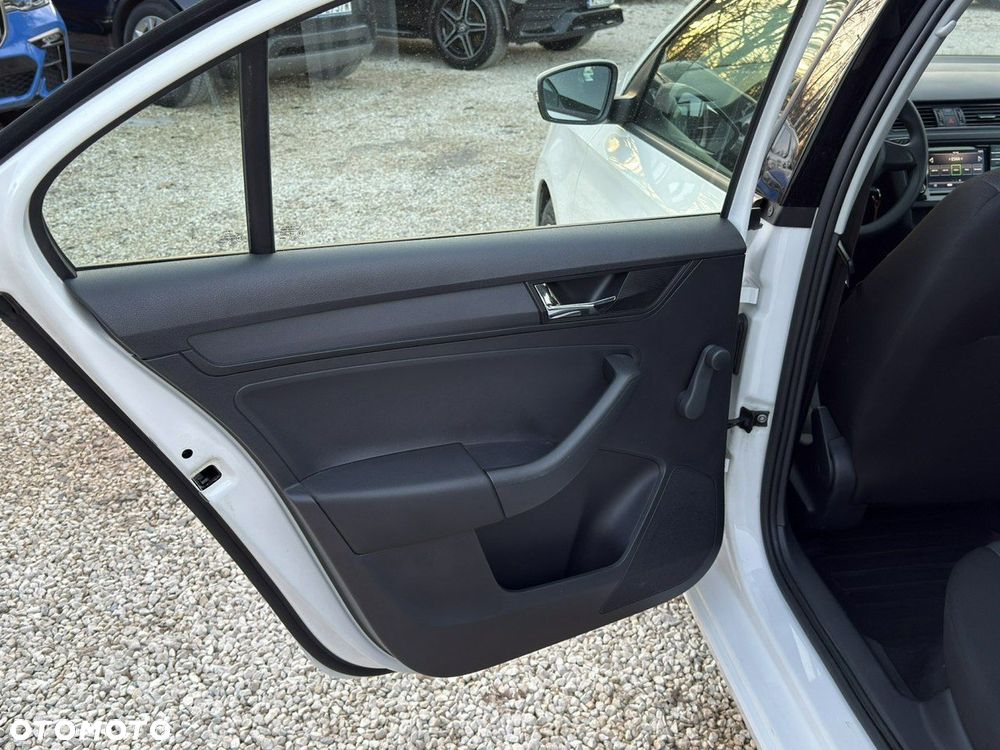 Skoda RAPID - 16
