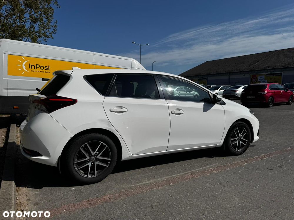 Toyota Auris 1.6 Premium - 3