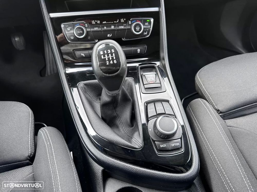 BMW 218 Active Tourer d Line Sport - 40