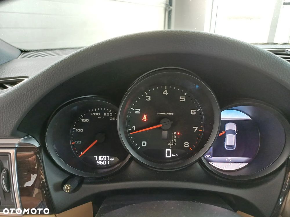 Porsche Macan - 16