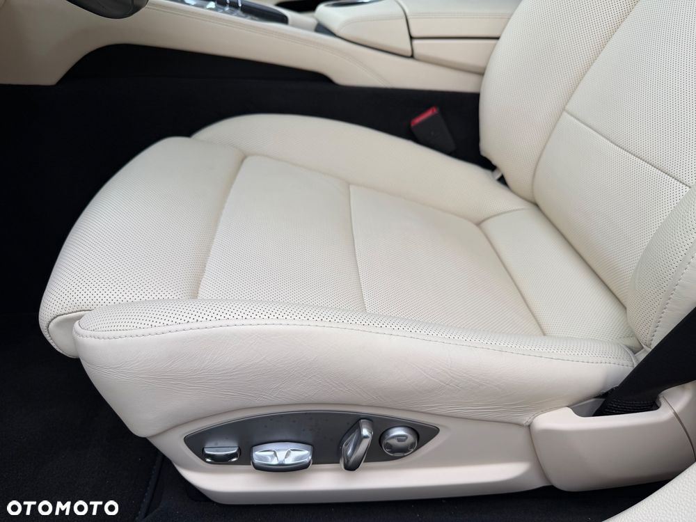 Porsche Panamera Turbo Executive - 14