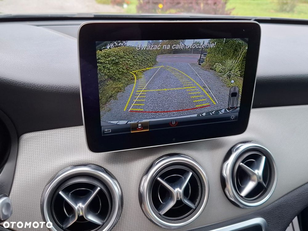 Mercedes-Benz GLA - 25