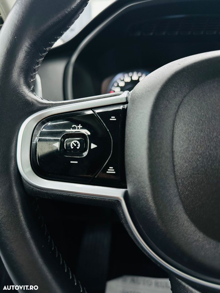 Volvo XC 90 D5 AWD Geartronic Momentum - 32