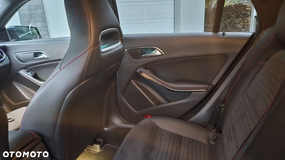Mercedes-Benz CLA 200 7G-DCT AMG Line - 14