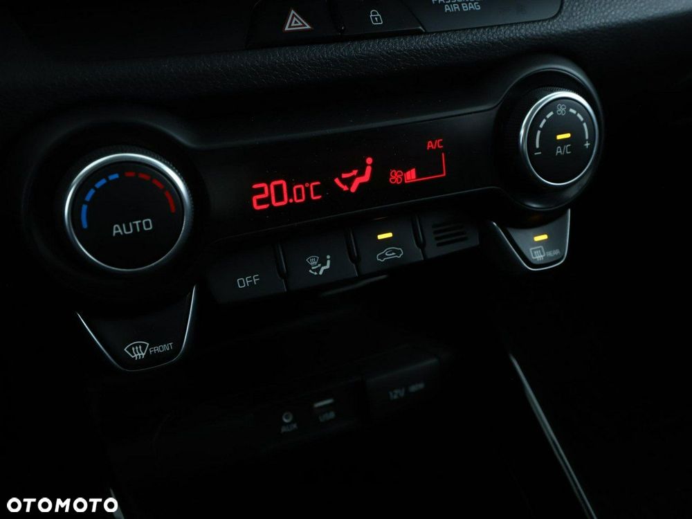 Kia Rio 1.2 Dream Team Edition - 26