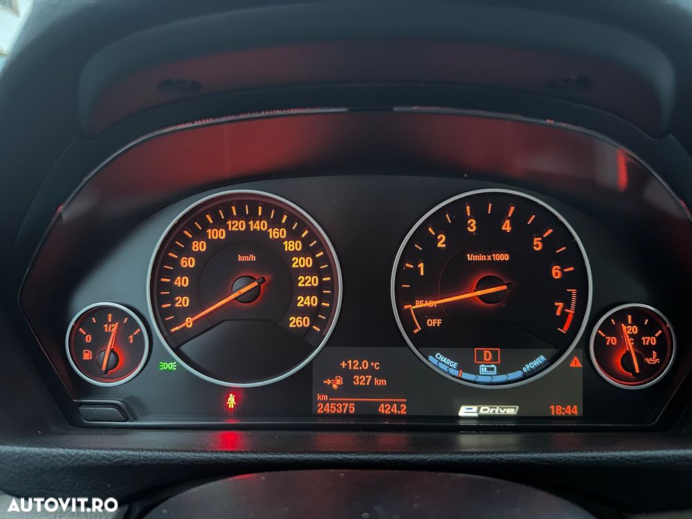 BMW Seria 3 330e iPerformance M Sport - 13
