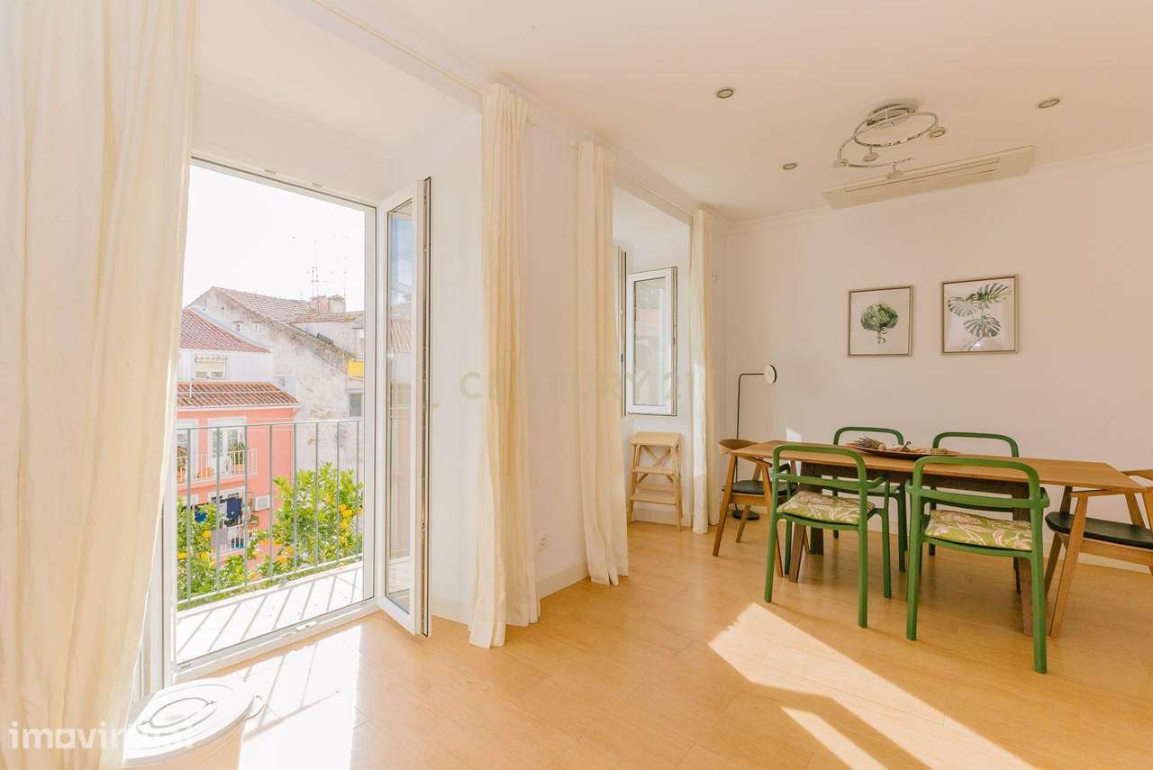 Apartamento T3 Renovado com Varanda no Centro de Lisboa | Avenida da L - Grande imagem: 4/18