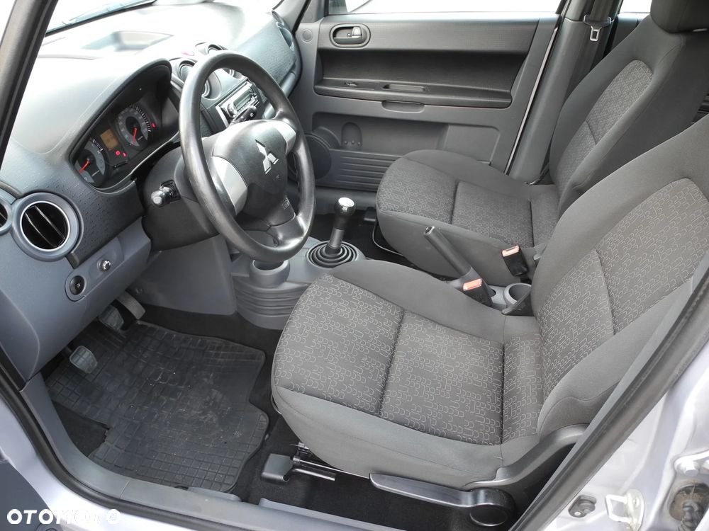 Mitsubishi Colt - 10