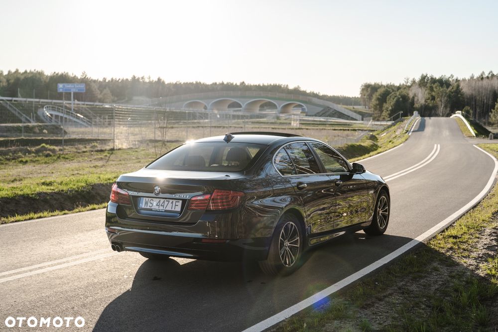 BMW Seria 5 528i xDrive Luxury Line - 4
