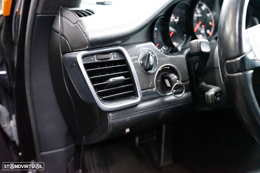 Porsche Panamera Turbo PDK - 30