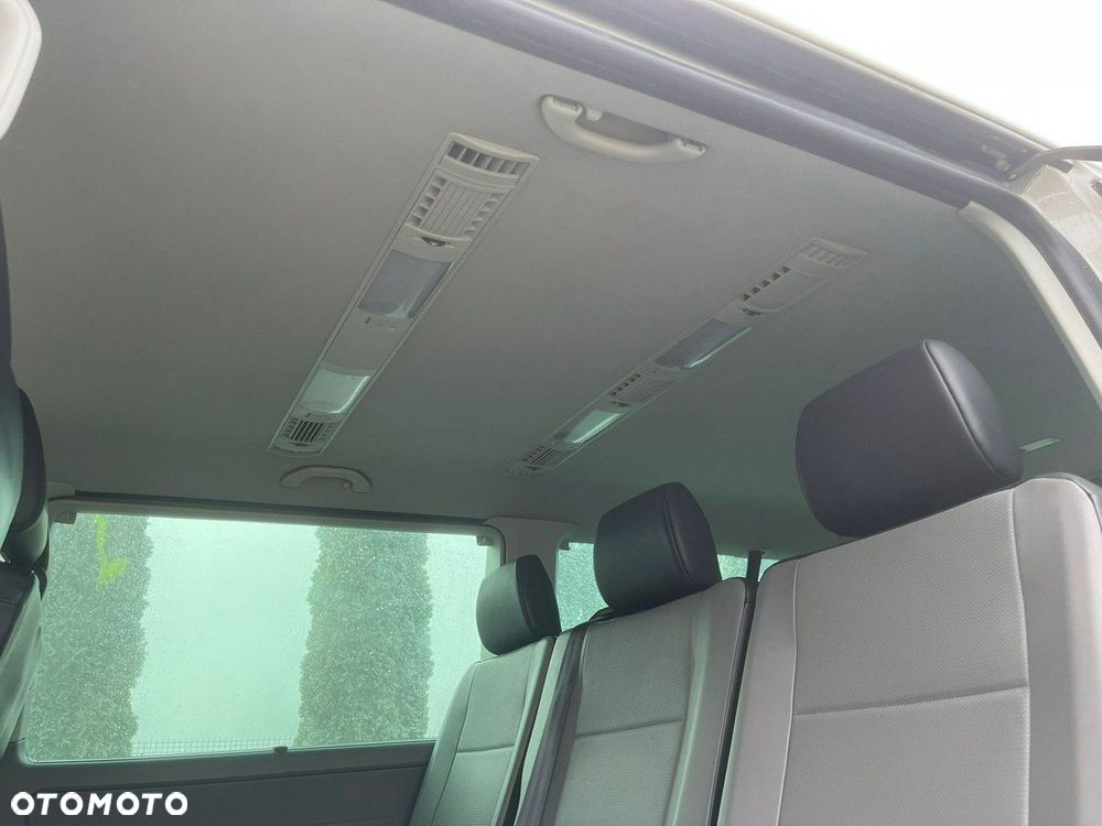 Volkswagen Caravelle - 16