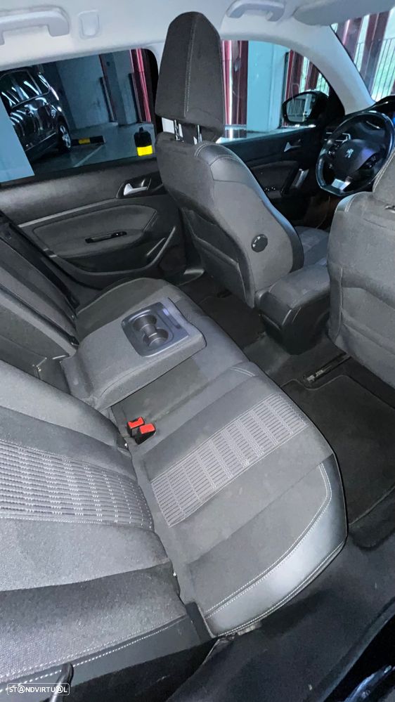 Peugeot 308 1.2 PureTech Allure EAT8 - 22