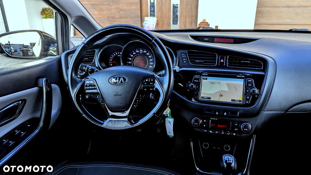 Kia Ceed 1.6 GDI ISG Dream-Team Edition - 8