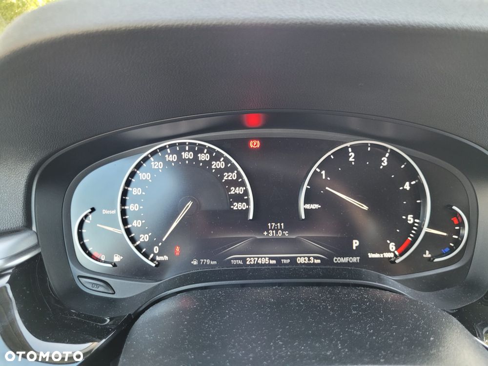 BMW Seria 5 530d xDrive - 14