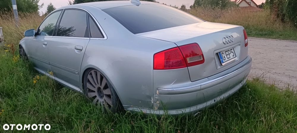 Audi A8 4.2 L Quattro - 1