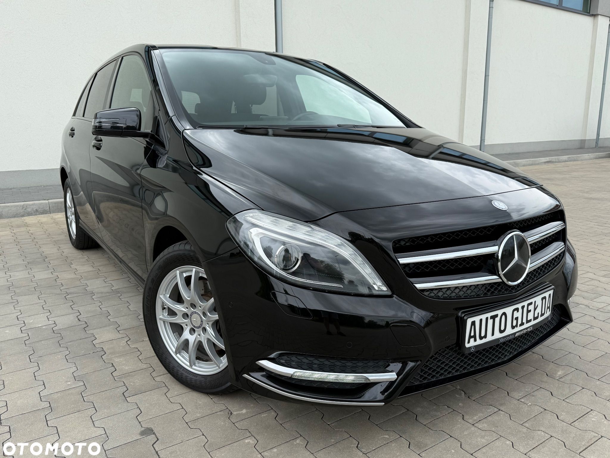 Mercedes-Benz Klasa B 180 UrbanStyle Edition - 1